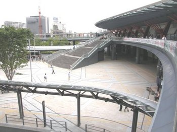 281-5 岐阜駅　中央階段より広場へ.JPG