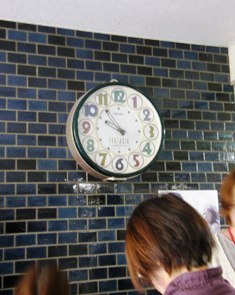 556-2 長良特別支援学校の時計.JPG