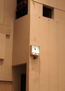 571-4 文化センターの壁の時計.JPG