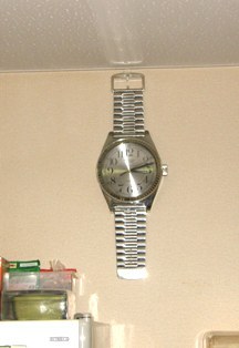 633-2 訪問先の壁掛け腕時計.JPG
