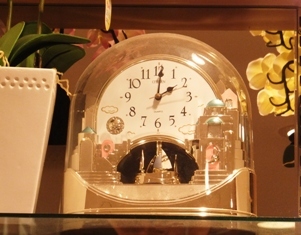 662-2 花屋のカラクリ時計.JPG