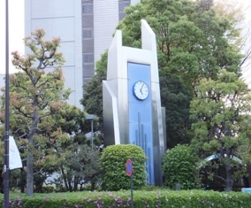 673-3 東京メトロ霞ヶ関Ｃ1出口／厚労省横の時計.JPG