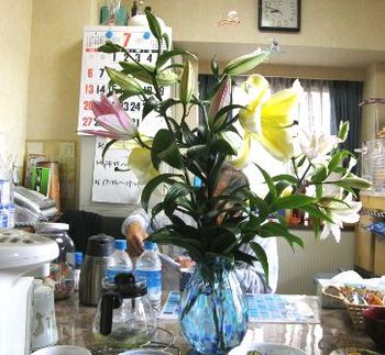 百合の花とお爺さん０２.JPG